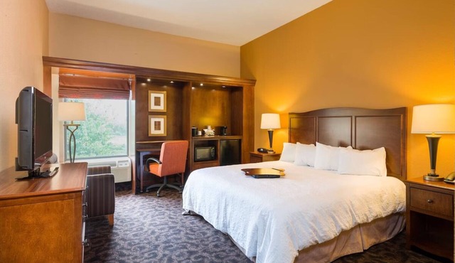 Discover Pet Friendly Room By Hess Rec Area With Pool And Parking