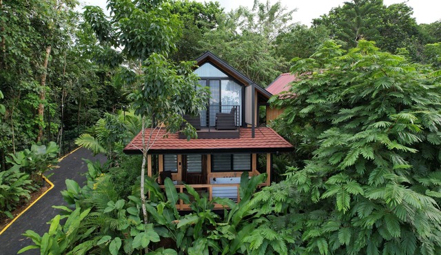Discover Romantic Arenal Cabin Near La Fortuna w/Private Hot Tub & Pool