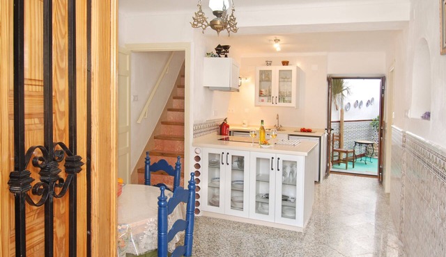 Discover the authentic Andalusian life from this cozy little house in Periana.