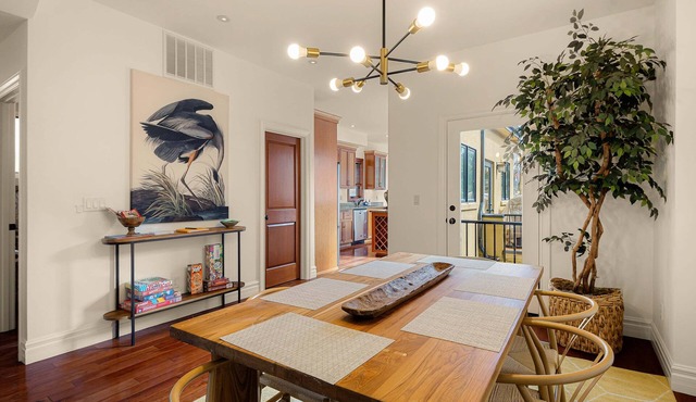 Discover the Birdhouse, a spacious 3BR home in Eugene near U of O and downtown.