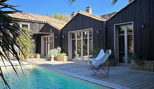 Discover this magnificent contemporary architect-designed house.