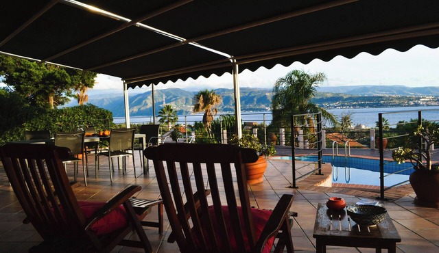 Discover your exclusive oasis in Ganzirri: the villa overlooking the Strait