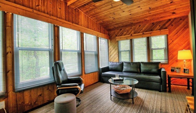 Discover Your Perfect Retreat at Evergreen Escape Cabin Rental!
