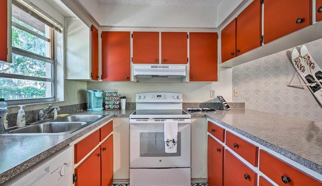 Disney-Themed Lakeland Home Less Than 2 Mi to Lake!