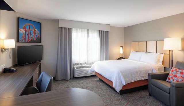 Disneyland Getaway! Pool, Onsite Parking, Pet-Friendly, Close to Disneyland!