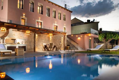 Divine Crete
