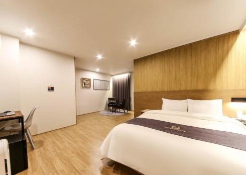 Divine Hotel