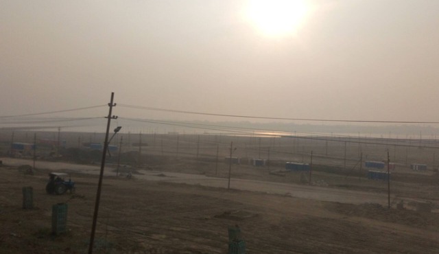 Divine Riverside Retreat: Rooms with Ganga Views