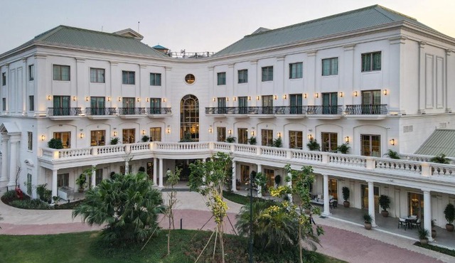 DLF Club 4