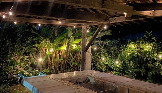 Dog-friendly tropical villa - private space with barbecue and starry sky (3-minute walk to the beach)