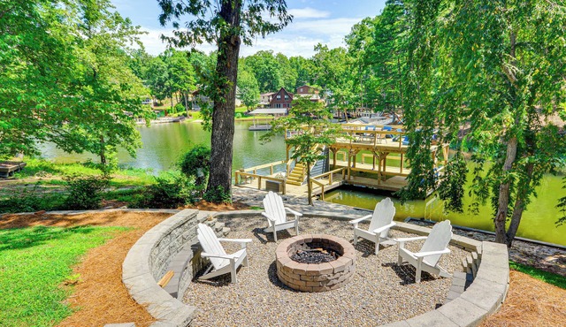 Dock & 2-Story Boat Slip: Badin Lake Cabin