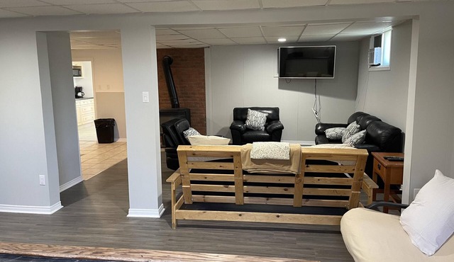 Dock Life Beach 1 - Walkout to River, 5 bdrm, 14 ppl, 3 min walk to Beach, Sauna