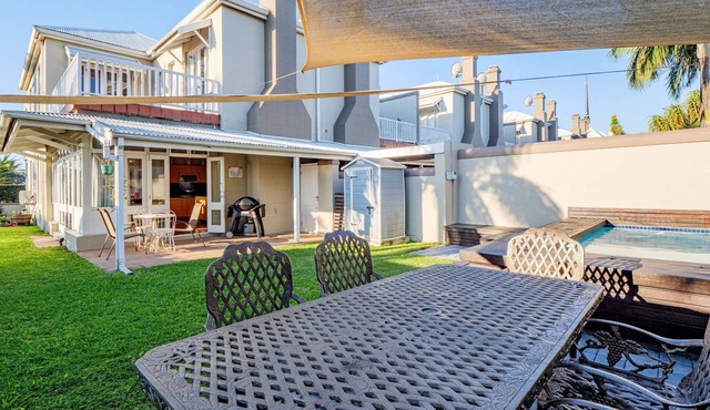 Dock Point 1 - Three Bedroom House, Sleeps 6