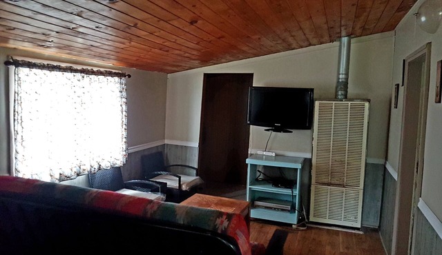 Dock Side Cabin In North Frontenac