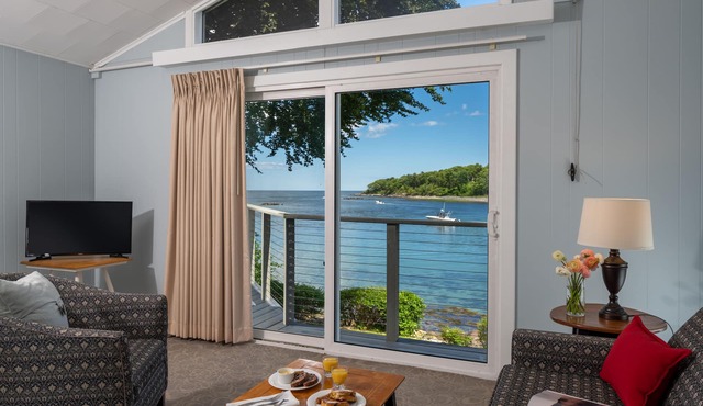 Dockside Guest Quarters & Restaurant