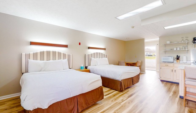 Dog-friendly, 1st-floor studio with picnic area, patio, fitness room & game room