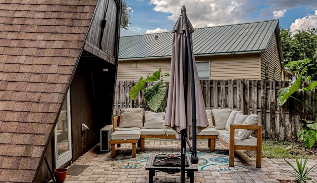 Dog-friendly A-frame with garden patio - walk to Busch Gardens