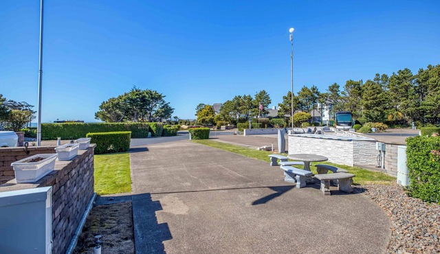 Dog Friendly, Available with 50AMP, 30AMP, Water and Sewer hook up's, WiFi
