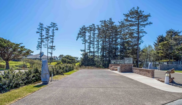 Dog Friendly, Available with 50AMP, 30AMP, Water and Sewer hook up's, WiFi