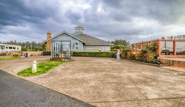 Dog Friendly, Available with 50AMP, 30AMP, Water and Sewer hook up's, WiFi