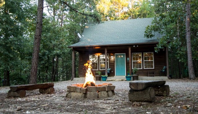 Dog-Friendly Cabin w/Hot Tub in Heart of Hochatown
