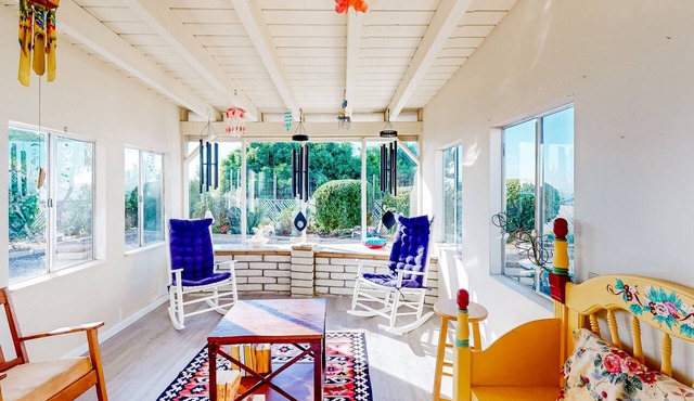Dog-friendly charmer with four bedrooms, hot tub, grill, W/D, streaming, & AC