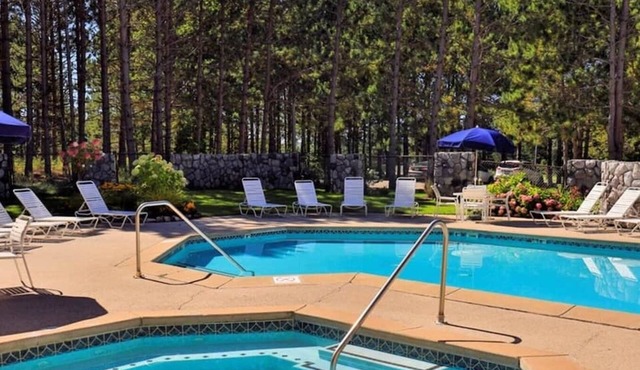 DOG Friendly Condo w/POOLS (1 Mile from Ski Hill)