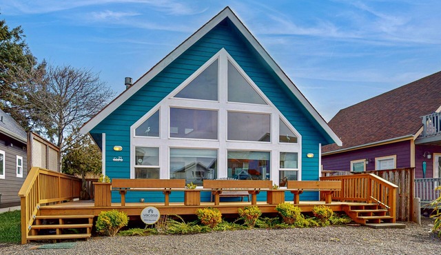 Dog-friendly cottage with WiFi, fireplace, full backyard, & ocean views