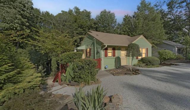 Dog Friendly Cozy Cottage Stay + Hot Tub & Hammock