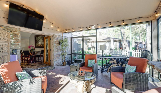 Dog-Friendly Cypress Vacation Rental w/Lanai!