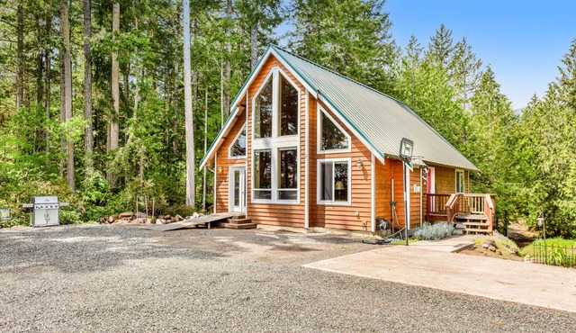 Dog-friendly home on Dabob Bay with fireplace, firepit & gas grill
