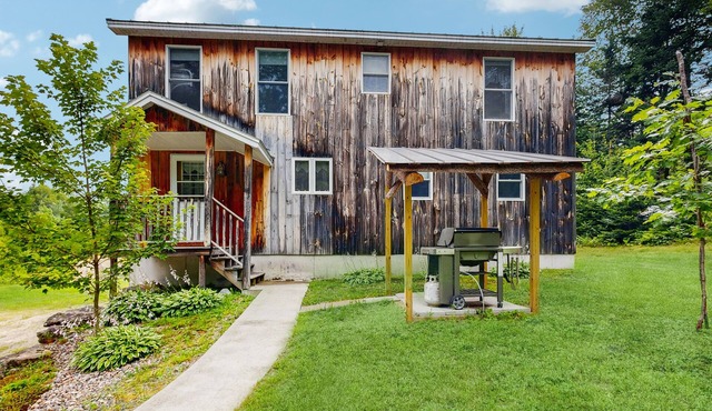 Dog-friendly home with huge yard - near swimming hole, snowmobiling