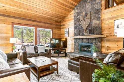 Dog-friendly home with private hot tub pool access & central AC - SHARC passes