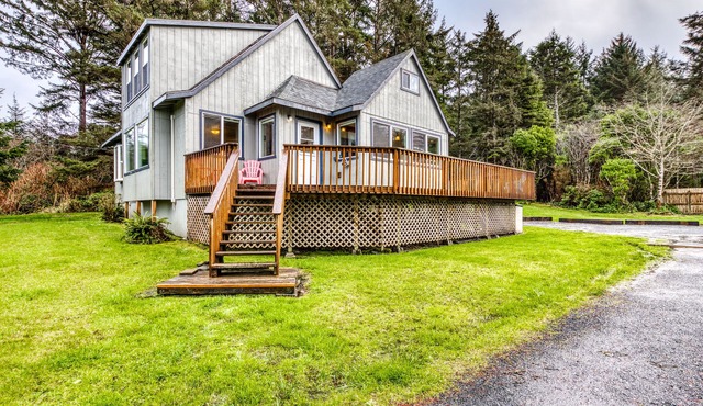 Dog-Friendly Home with Wood-Burning Fireplace and Ocean Views - Near the beach