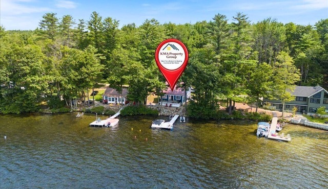 Dog Friendly Lakefront Cottage with Private Dock and Kayaks