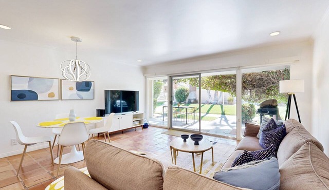 Dog Friendly Mid-Century Villa at The Coco Cabana with Pool, Spa & Tennis Courts
