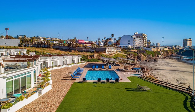 Dog-friendly Suite With Beach Views, Outdoor Pool, Patio, Kitchenette, & AC