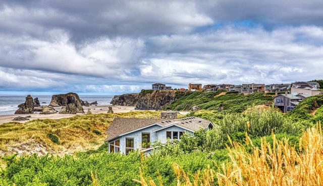 Dog-friendly oceanfront home on a bluff with spectacular views