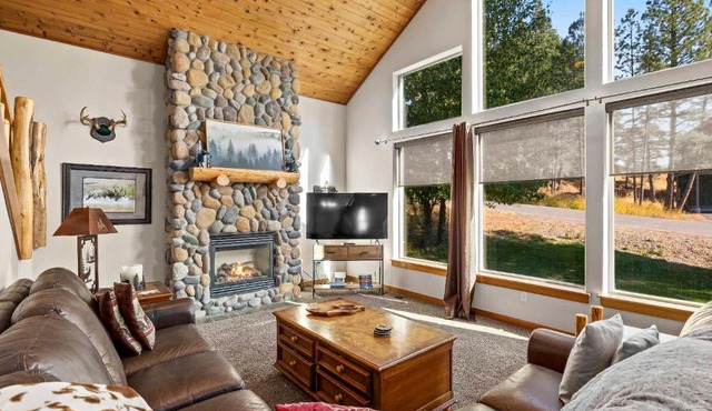 Dog-Friendly Ronald Vacation Rental Cabin!