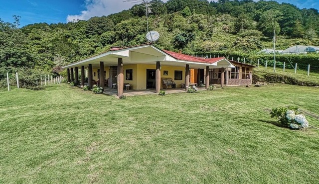 Dog-Friendly, Secluded Getaway W/Game Room, Stunning Terrace & WiFi