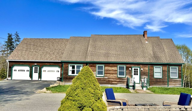 Dog friendly, Spacious home, Steps from the Quarry and close to everything