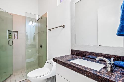 Dog-Friendly Villa with Heated Outdoor Pool, Hot Tub, Streaming, Private Patio