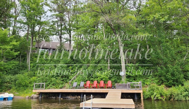 Dog friendly, waterfront cottage, perfect for families, sleeps 10, boat incl.