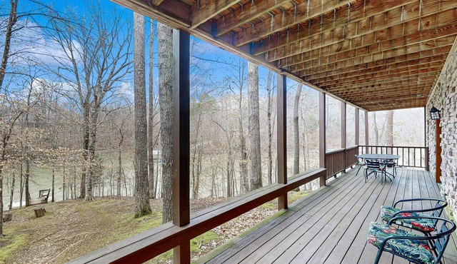 Dog Welcome Lake Home, Sleeps 15, Floating Dock