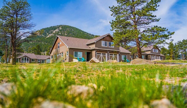 Dogs OK! Wildlife Views, 1 Min to Lake & Dining