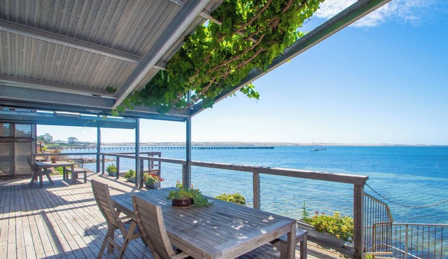 Doi's Ocean Front Apartments in Streaky Bay