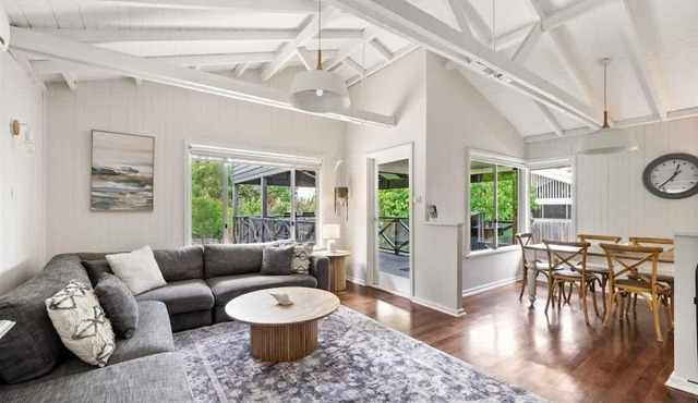 Dolce Vita - A Beachside Family Garden Retreat