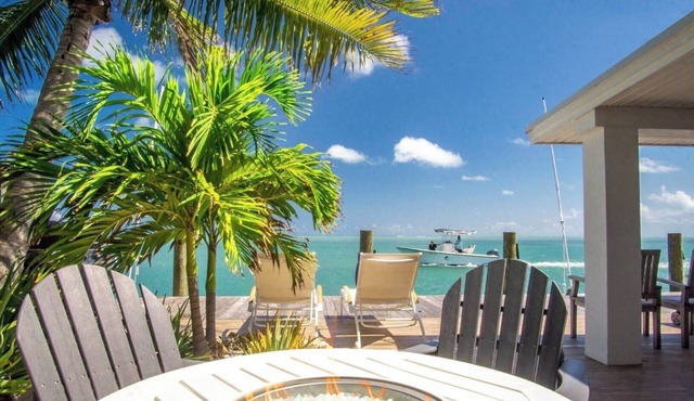 Dolfan Oceanfront Cottage Direct oceanfront with 50 ft of dockage and jacuzzi and kayaks 4 bed 2 bath home