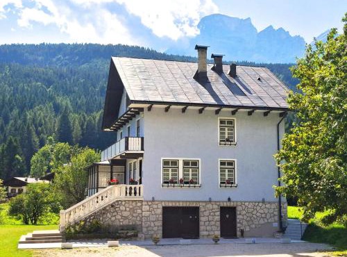 Dolomites Garden Flat near Cortina