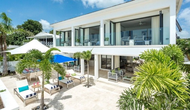 Dolphin Beach House (Reigate) by Fantasia Villas